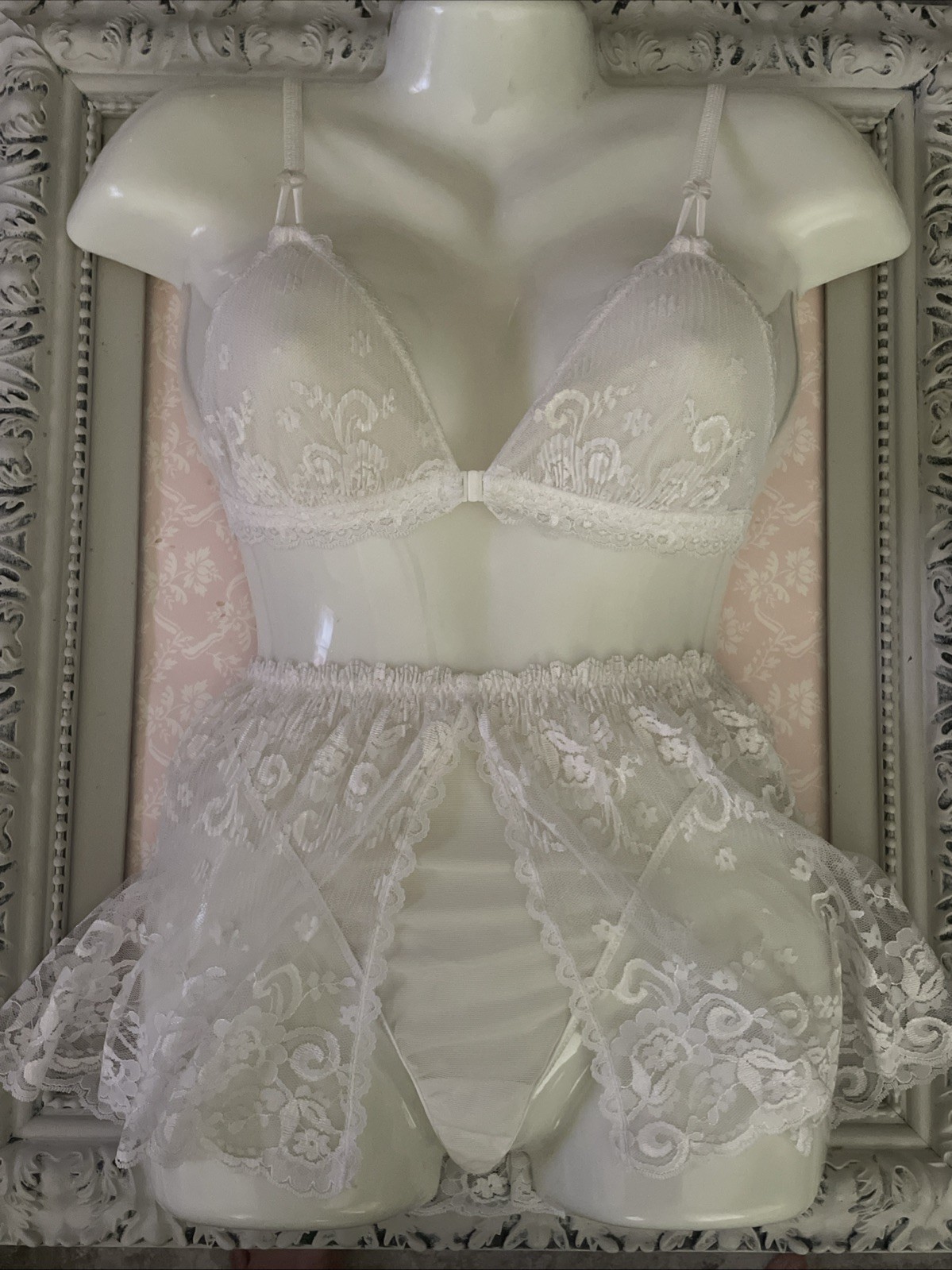 Marilyn Monroe Skirted Lace Thong Panty & Accordian Lace Front Close Bra 32/S