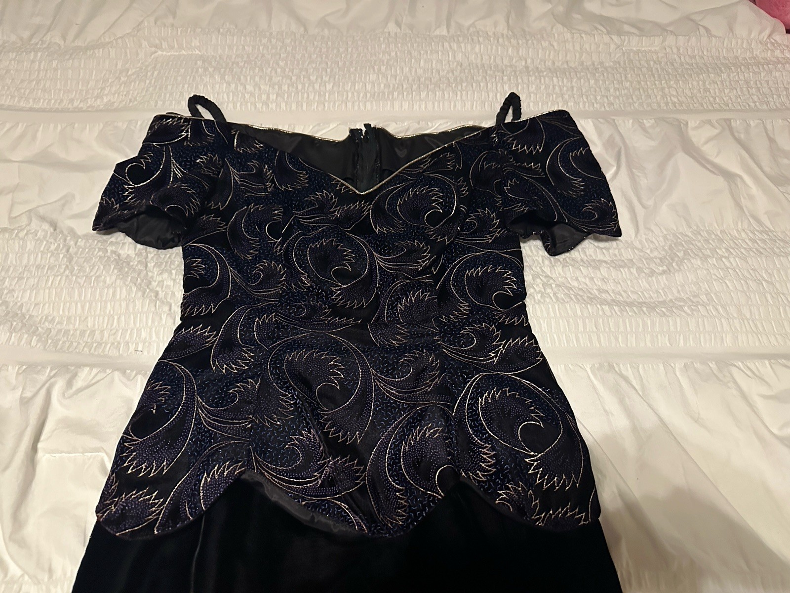 VINTAGE 80’s Velvet Peplum Scalloped Hem Pencil Dress Size 3/4 EUC