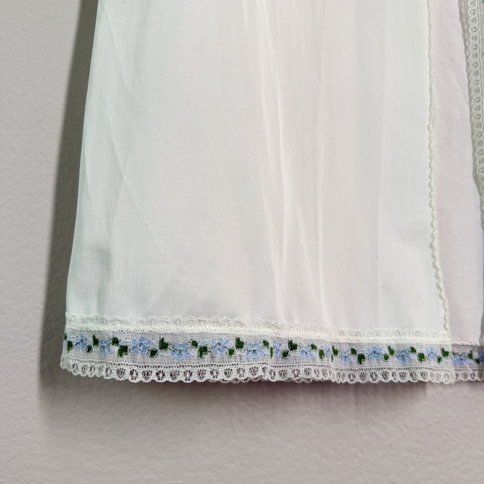 Rare true vintage 1960s/1970s Empress Maid white maxi half-slip Sz S-M