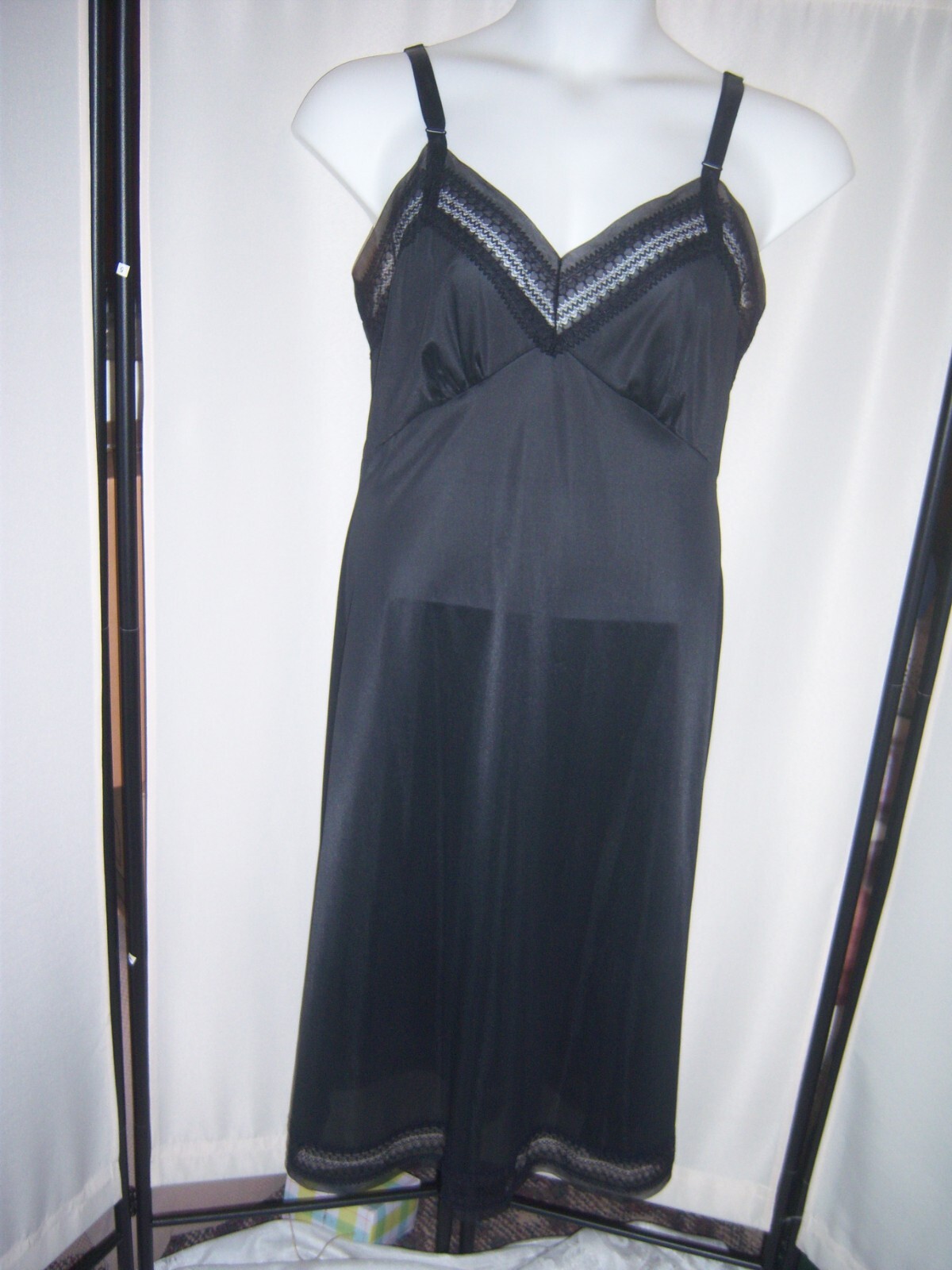 VINTAGE 1960s by VELROSE SILKY NYLON LINGERIE FULL SLIP Tall sz 36
