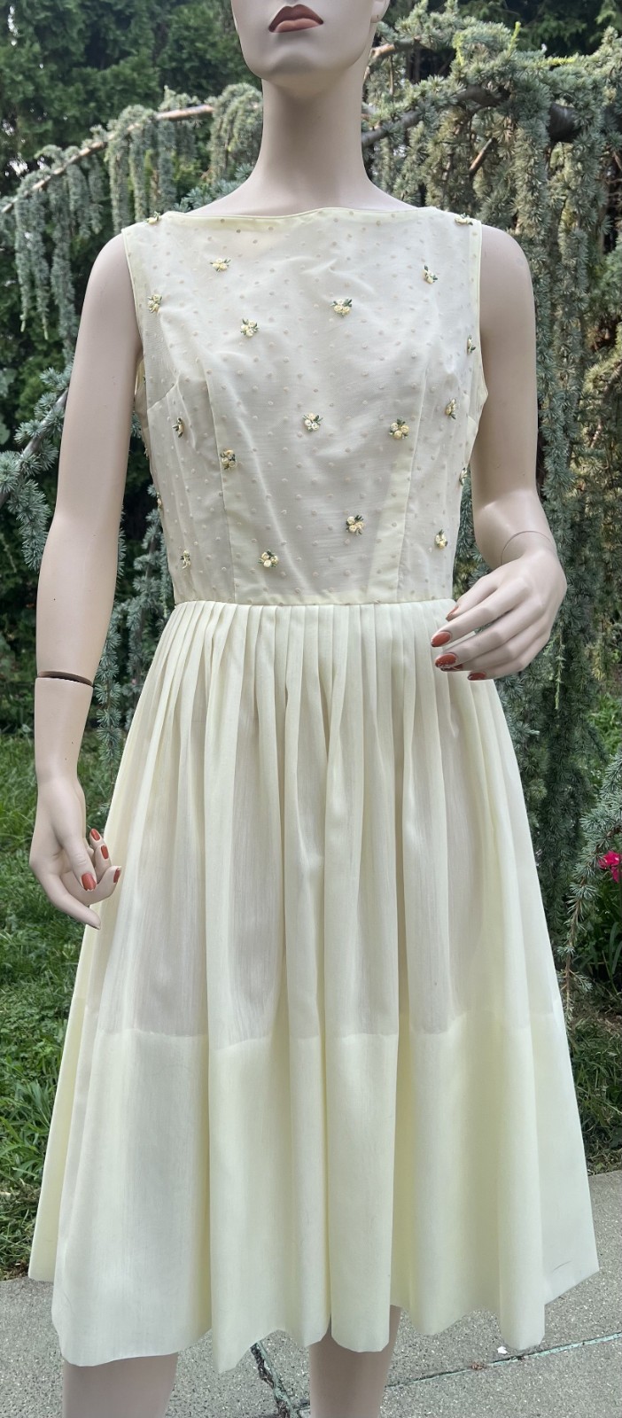 VINTAGE 1950’s L’AIGLON YELLOW COTTON DRESS SHEER NET FLORAL EMBR. BODICE