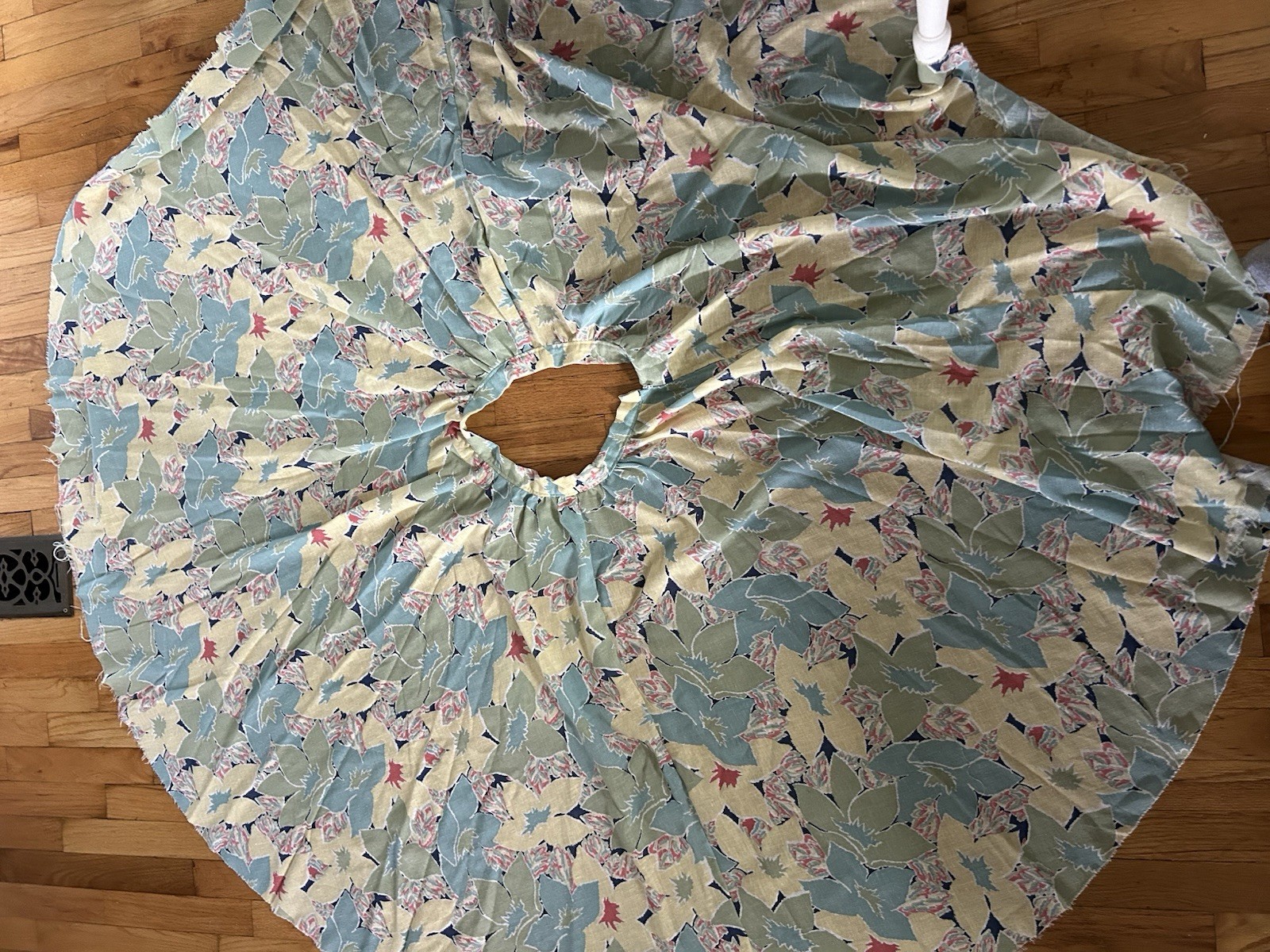 50s Cotton FULL Circle SKIRT Floral Novelty Print Flare Vintage Gauzy Raw Hem