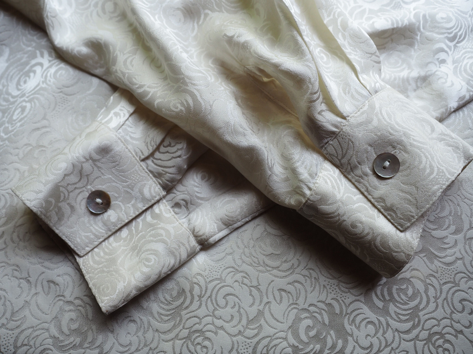 Vintage Harve Bernard by Bernard Holtzman Silk Blouse Jacquard Floral Ivory L