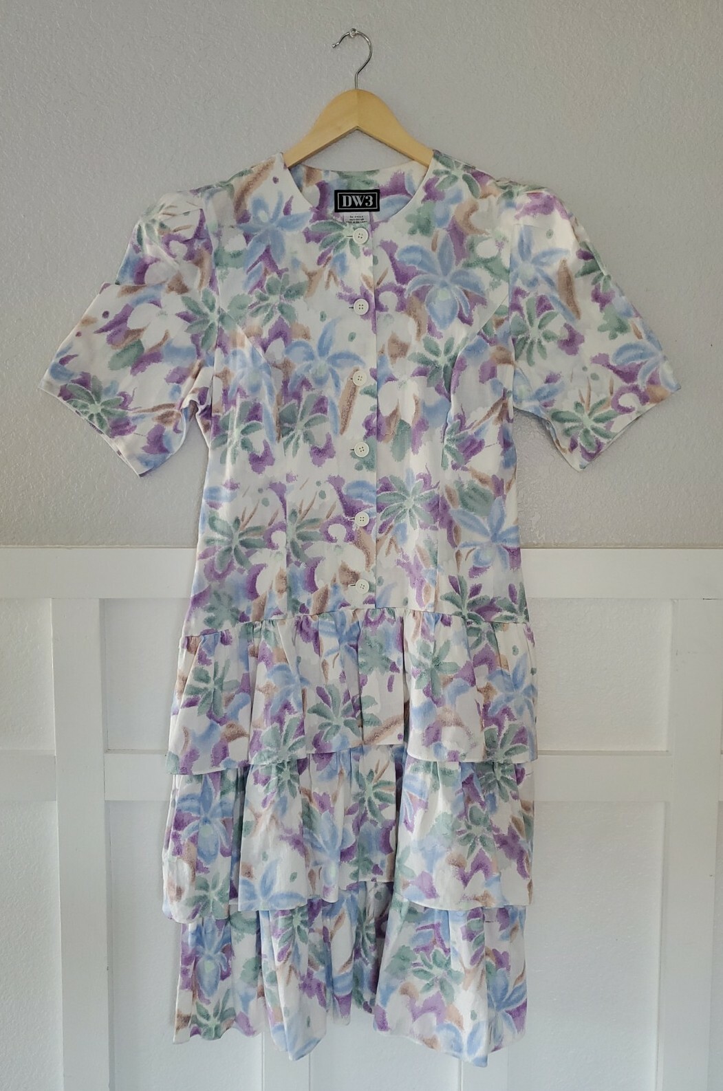 VINTAGE DW3 WOMAN FLORAL DRESS SHORT SLEEVES MULTI-COLOR USED