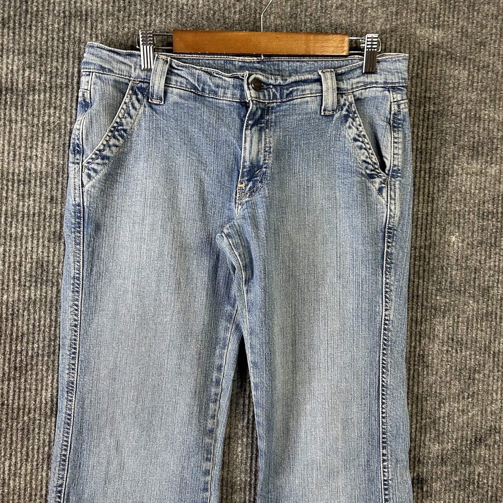 Vintage Levis Jeans Women’s 32/32 Flare Leg