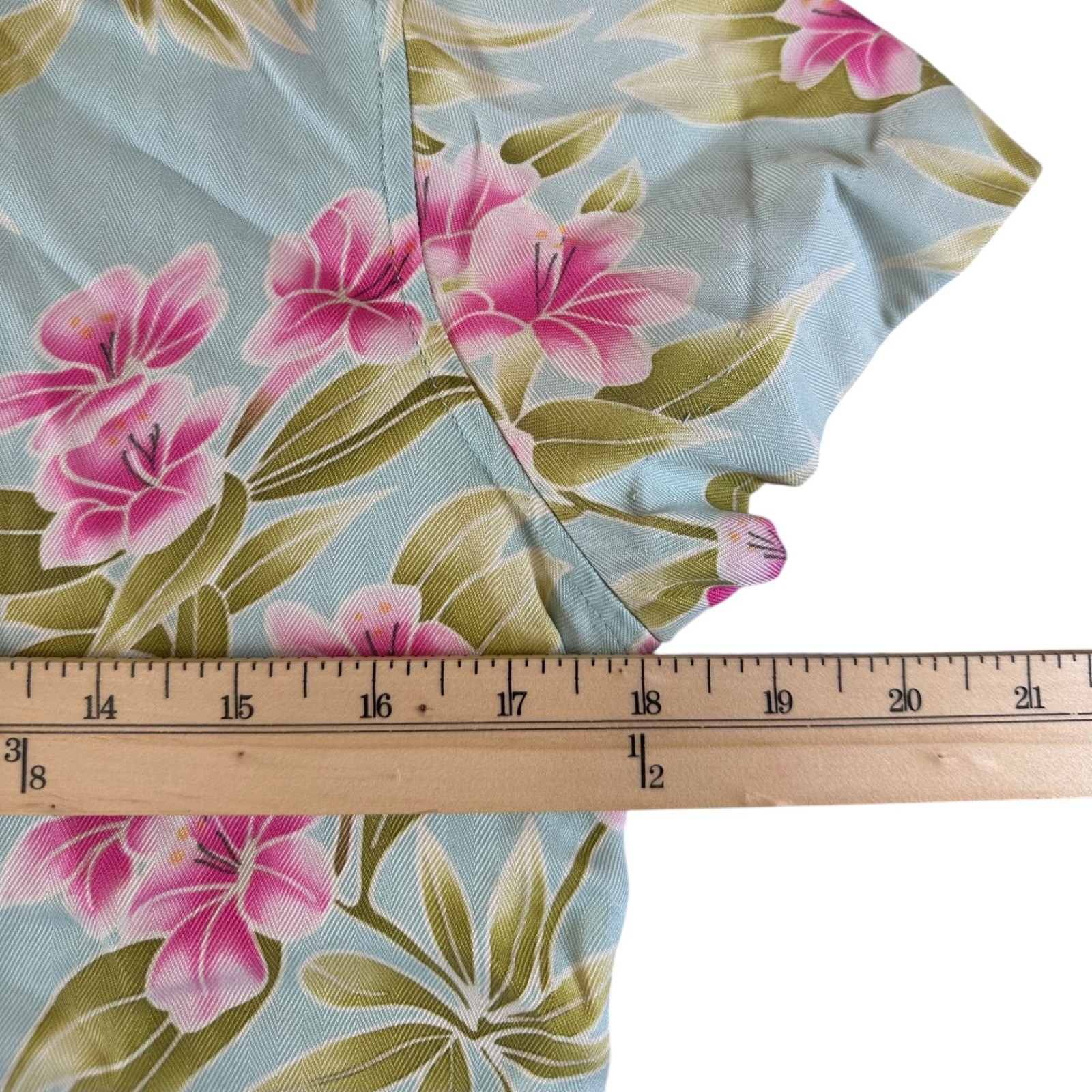 Vintage Tommy Bahama Floral Hawaiian Tropicalcore Camp Shirt Silk Resortwear S