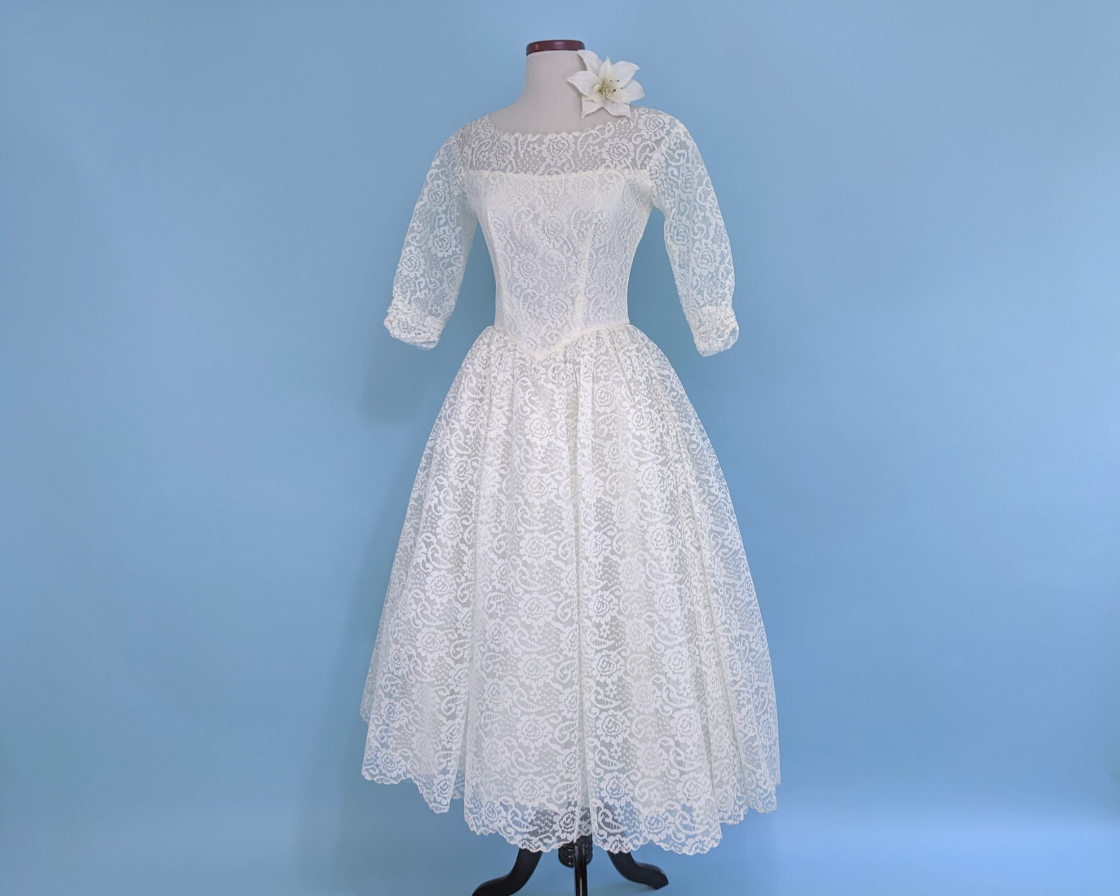 Vintage 1950s 50s Mint Condition Lace and Tulle Ivory Long Sleeve Wedding Dress