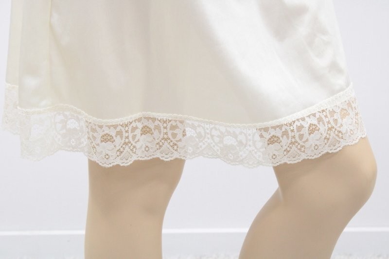 Vintage Full Slip size 38 Creamy Soft Nylon Beautiful Wide Lace at Bust