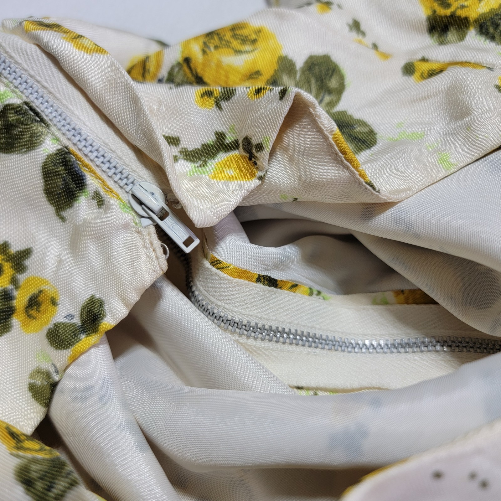Vintage 50’s-60’s Off-White Yellow Rose Midi Summer Dress Floral Women’s Size 8