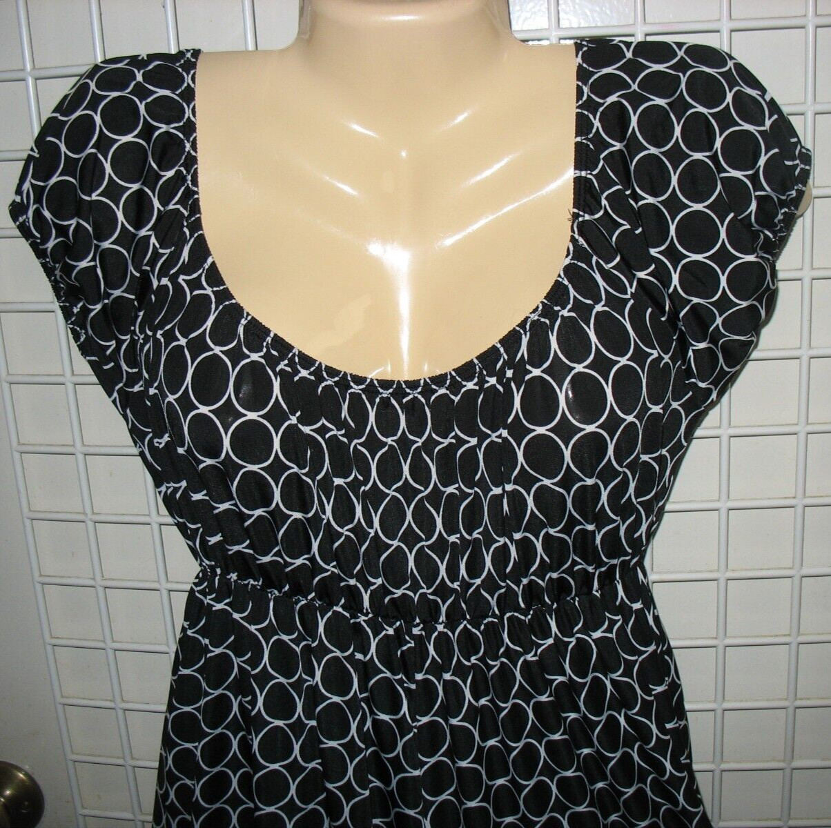 PRETTY YOUG THING – M – BLACK & WHITE – STRECHY 1 PIECE WIDE LEG CAPRI JUMP SUIT