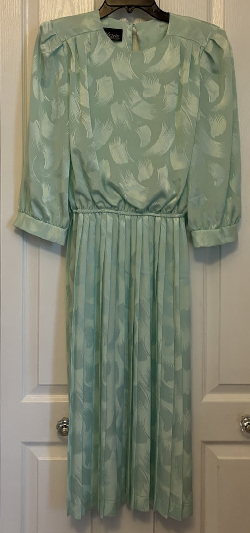 Vintage 1980’s Alexis Fashions Light Green Pleated Sheath Dress USA Size 10 Mom