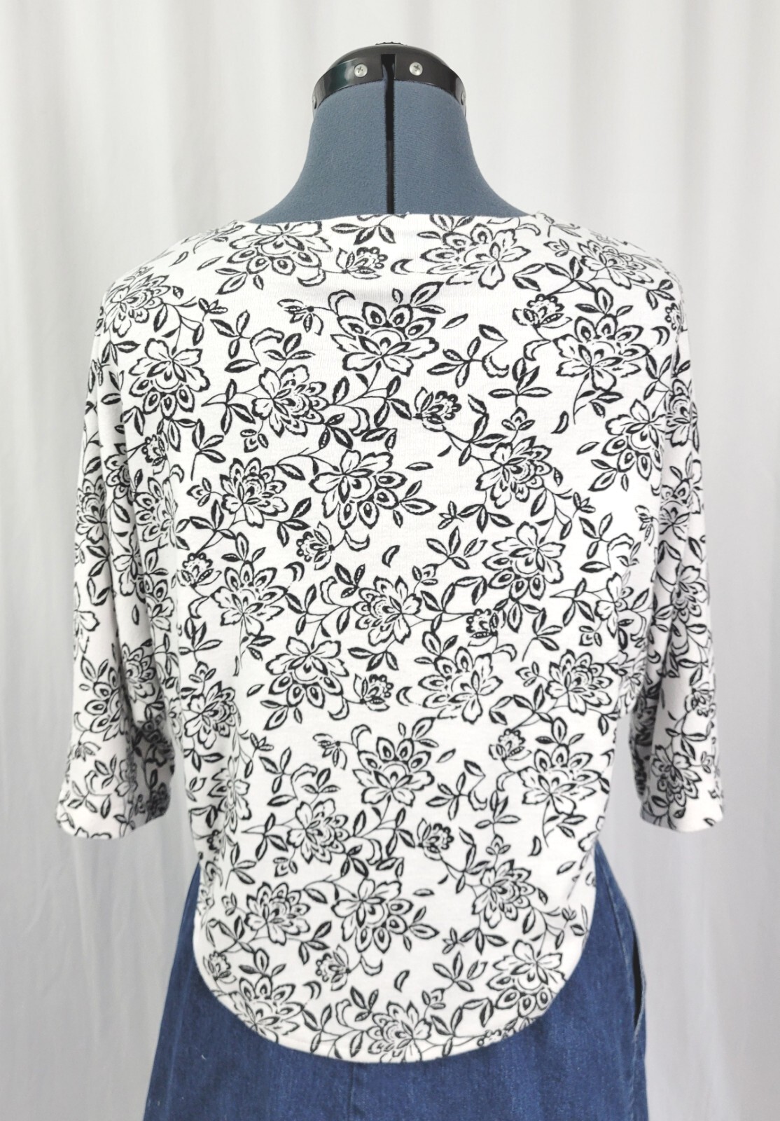 Vintage Currants White Cropped Batwing Top w Black Florals Size Large