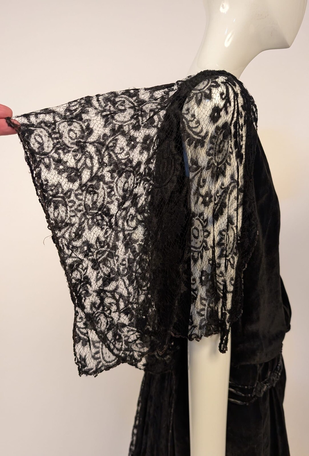 EDWARDIAN BLACK VELVET + LACE EVENING DRESS W JET BELTING + LONG LACE TRAIN