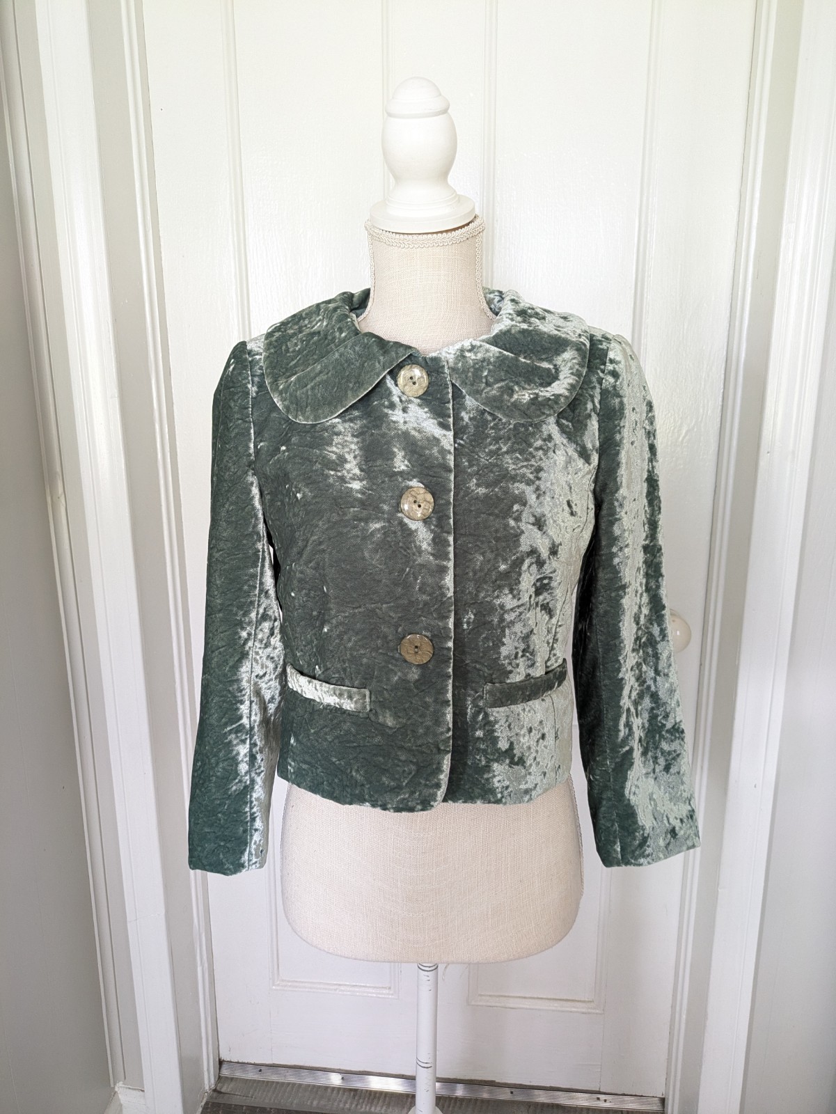 Vintage Bloomingdale’s Sage Green Crushed Velvet Peter Pan Collar Cropped Blazer