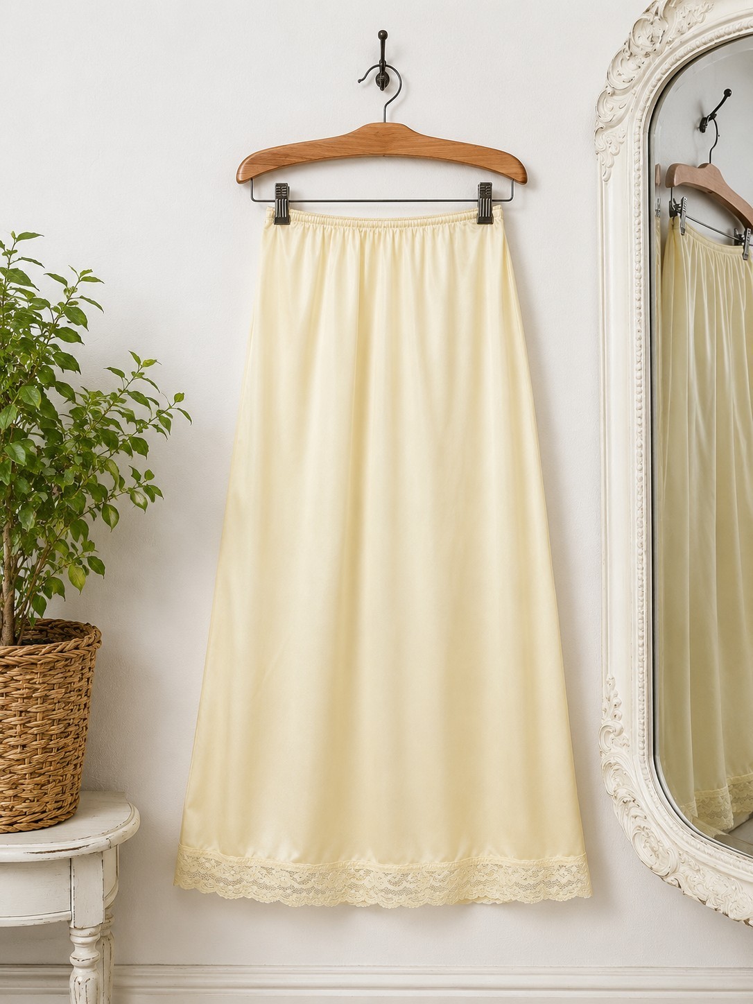 Vintage Warner’s Perfect Measure Half Slip Ivory Cream Sz M 31″ Length Lace H