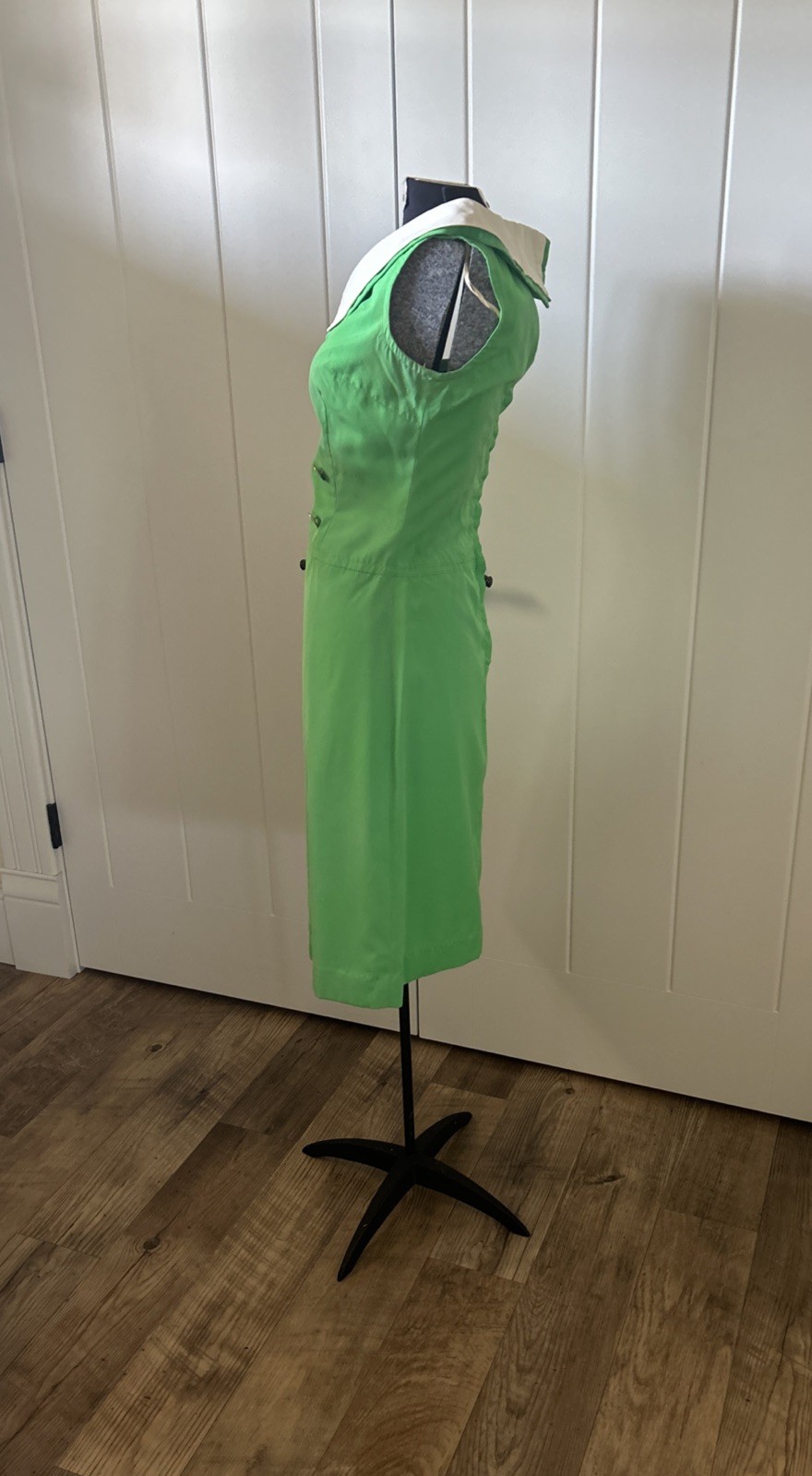 Vintage 1960’s Bobbie Brooks Mod Green Sleeveless Shift Dress Gold Buttons