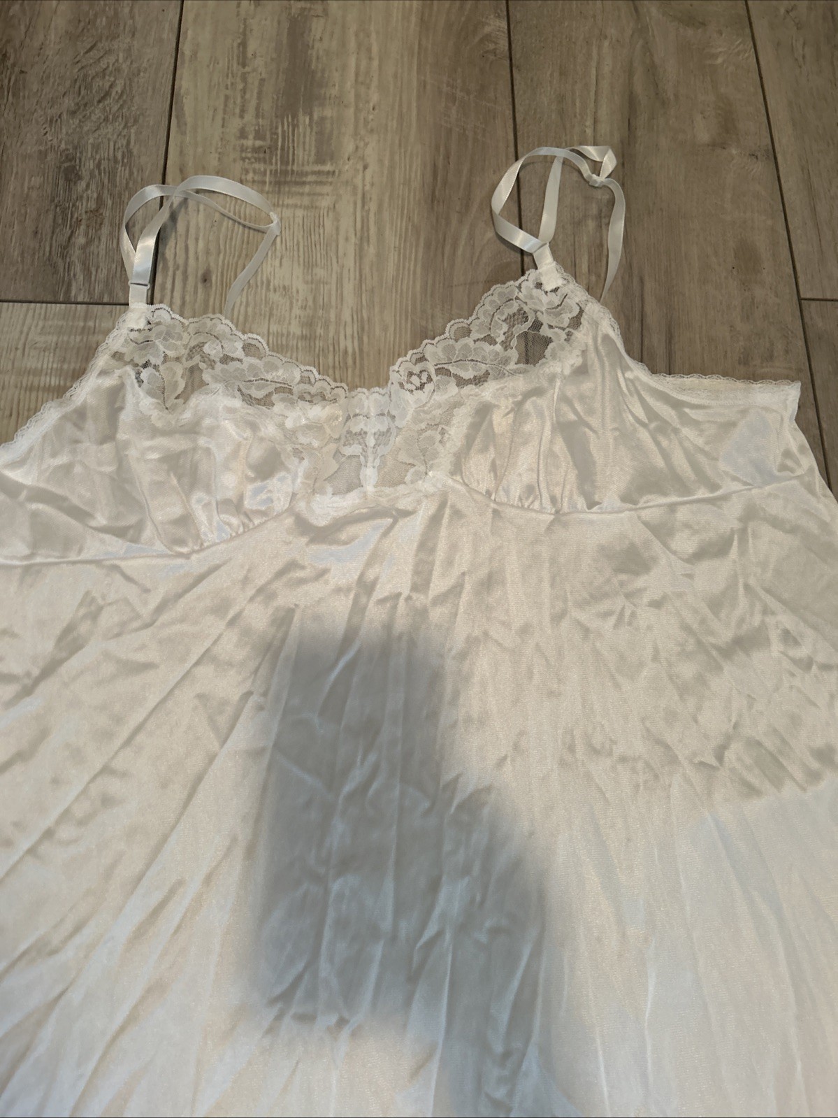 VTG Vassaret WHITE NYLON STRETCH SHEER LACE CUPS FULL DRESS SLIP 26″ 42/48