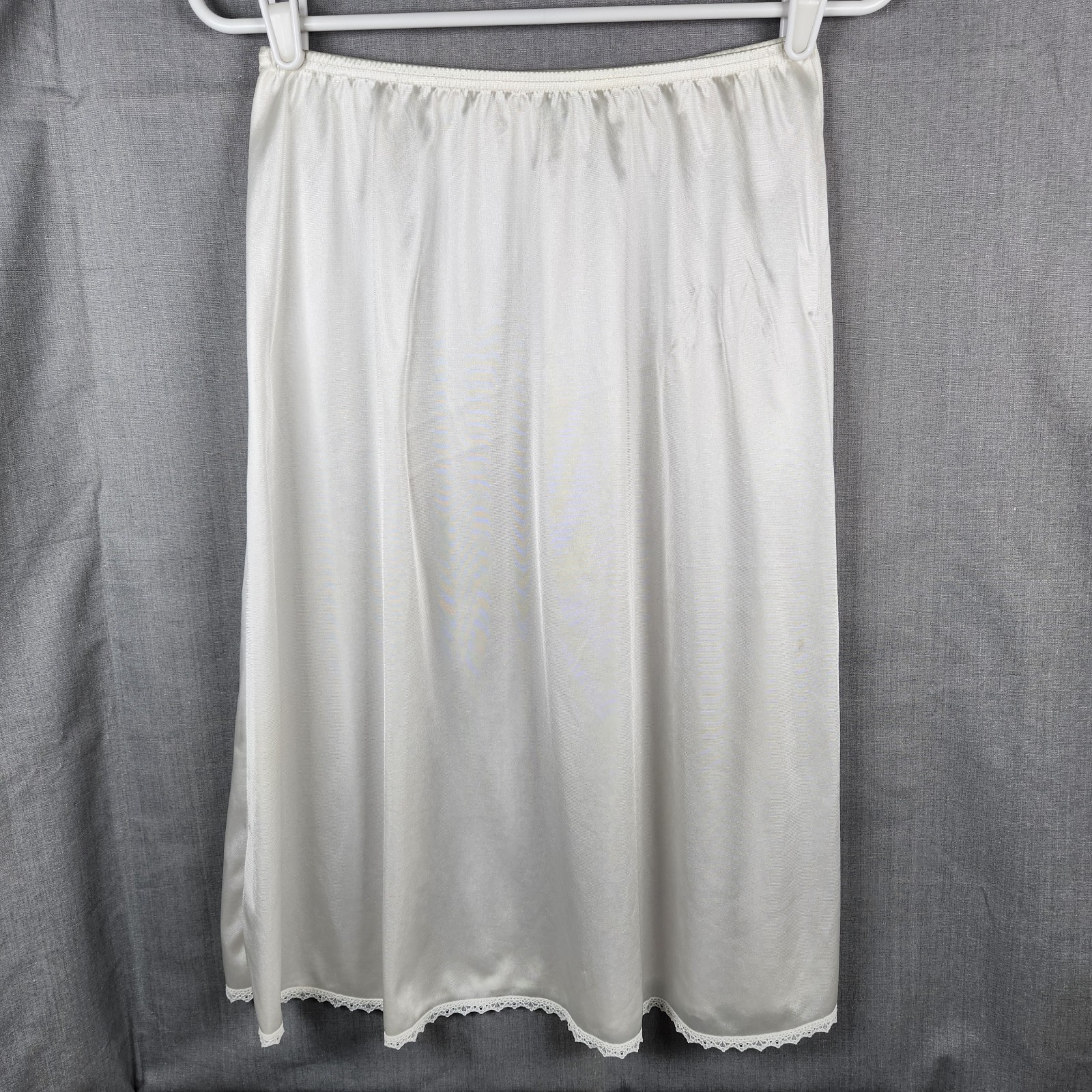 JC Penny Adonna Womens Medium Half Slip 25″ Long White USA Eyelet Trim Vintage