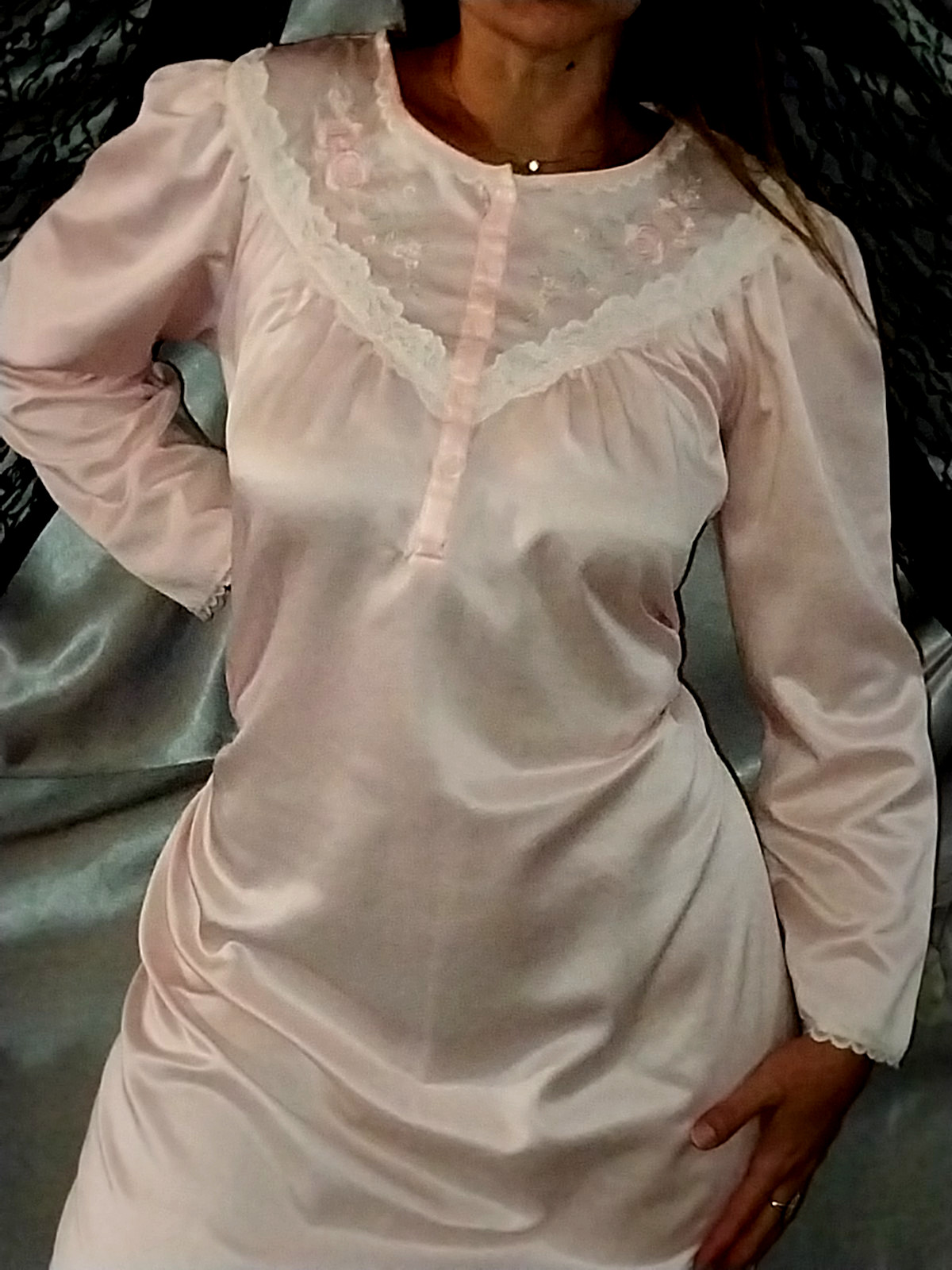VTG SATIN PINK ANASTASIA EMBRD FLOWERS POETS NIGHTGOWN LACY BUTTON NECK S/M
