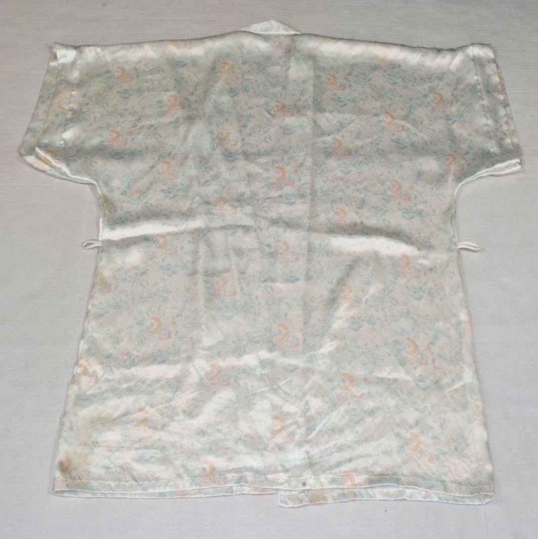 Vintage Robe Circa 2000 Size M 70s Pearly White Pastel Floral No Belt Made USA