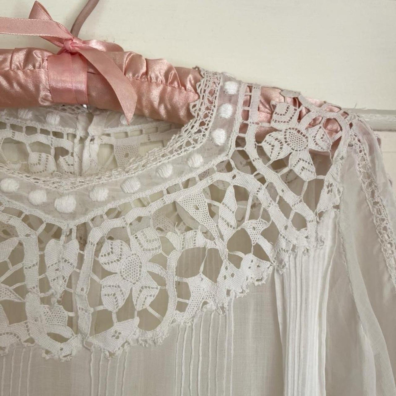 Antique 1920s White Sheer Cotton Iris Floral Crochet Lace Flapper Blouse Size XS