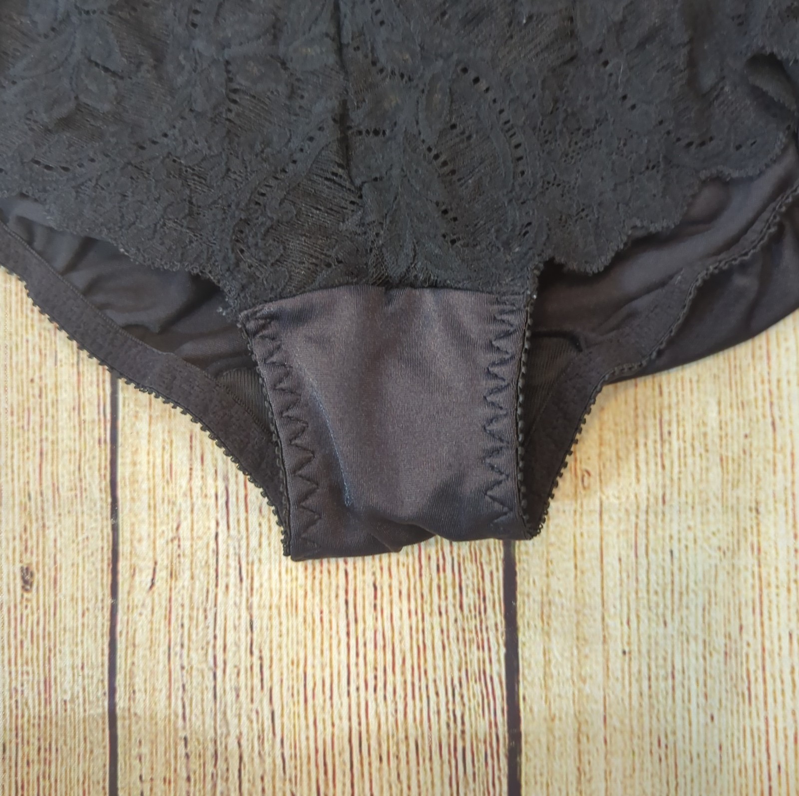 vintage high Waisted Black Chantilly Lace Satin panties Sexy Large NWOT