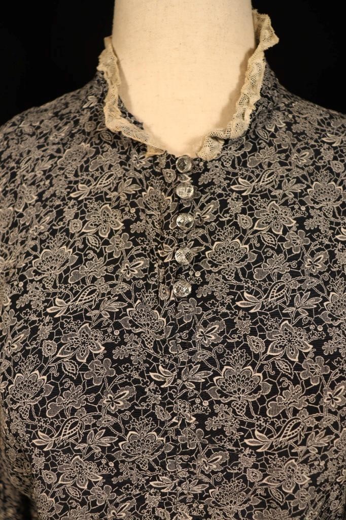 Vintage 1930’s French Blue & White Floral Rayon Blouse Size Med Excellent Cond