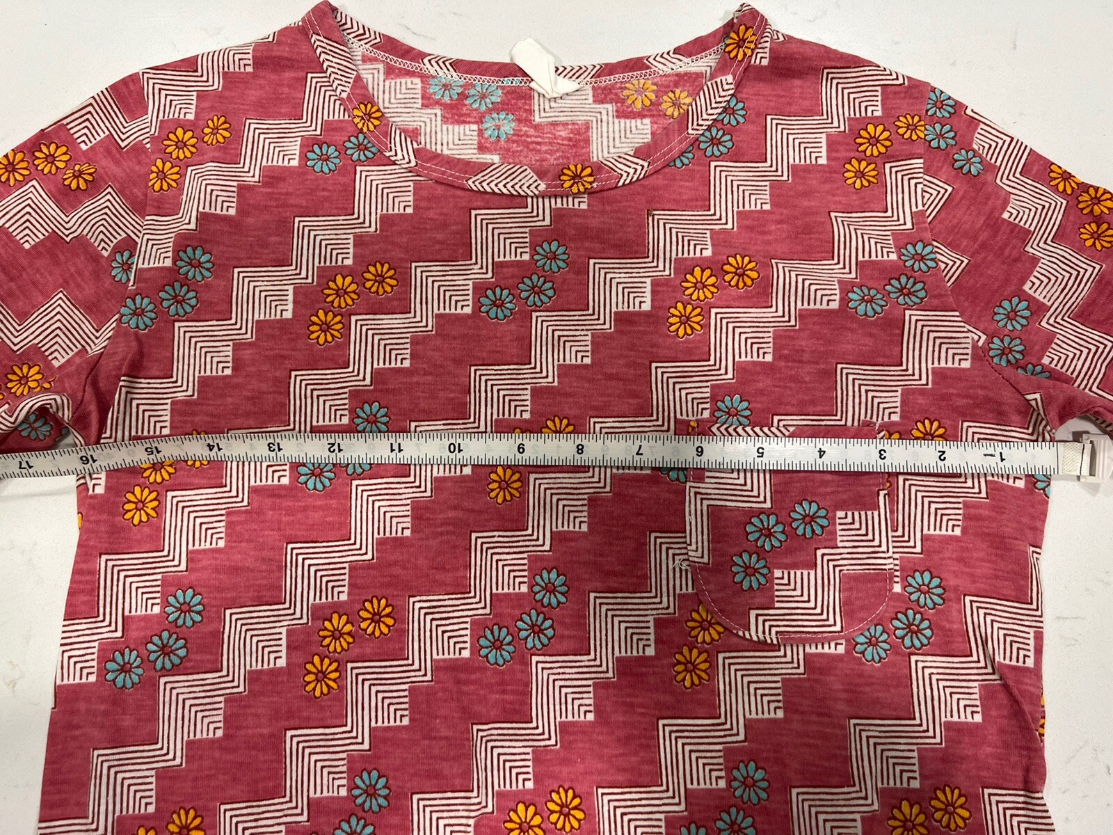 Vintage 1970s Flower Power T-shirt Retro Hippie S