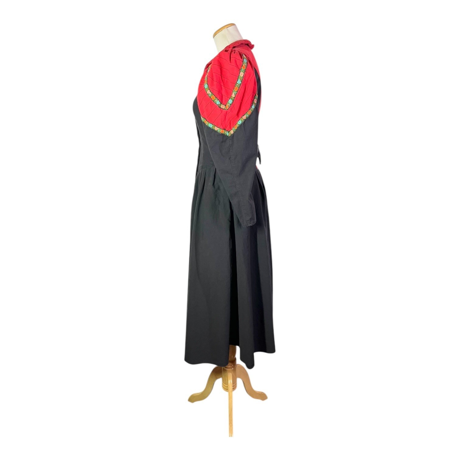 Vintage 1980s MENU Size 8 Western Style Dress V-Waist Puffed Sleeves *Flaw