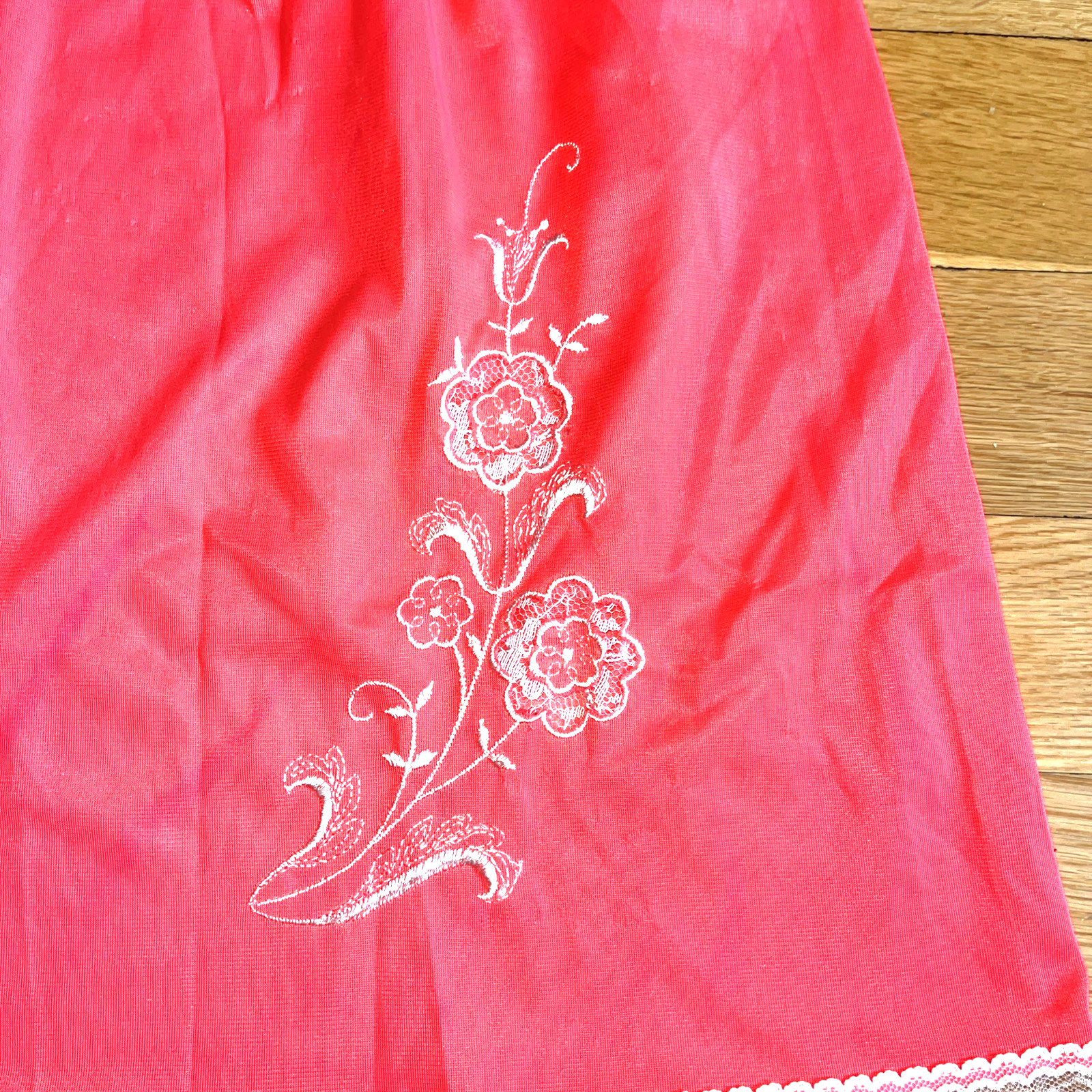 Vintage 90s Rococo Lingerie Coral Lace Nylon Slip Canada Women’s M
