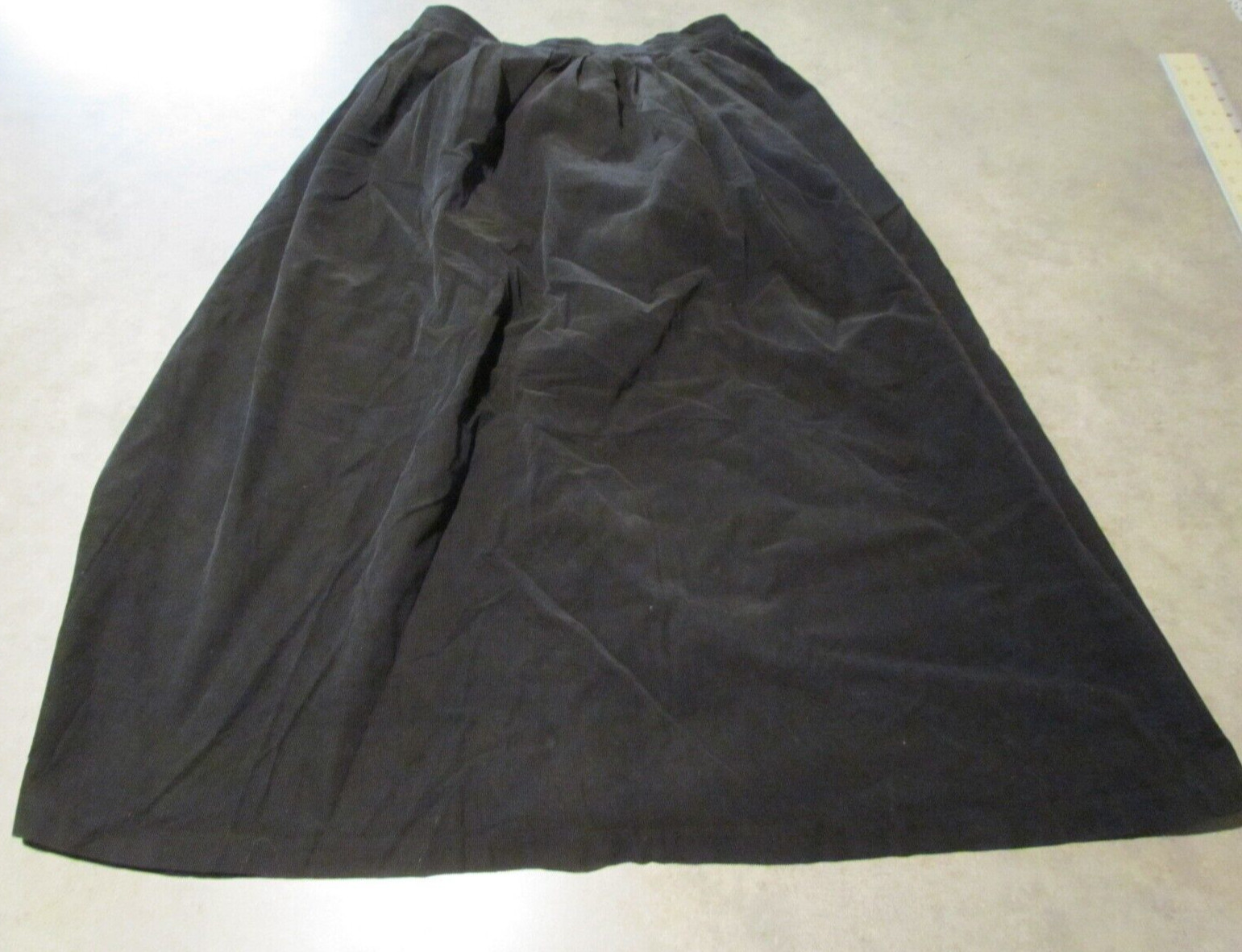 Vintage skirt Black Corduroy Womens 14 back Zip Soft Cords Sportable