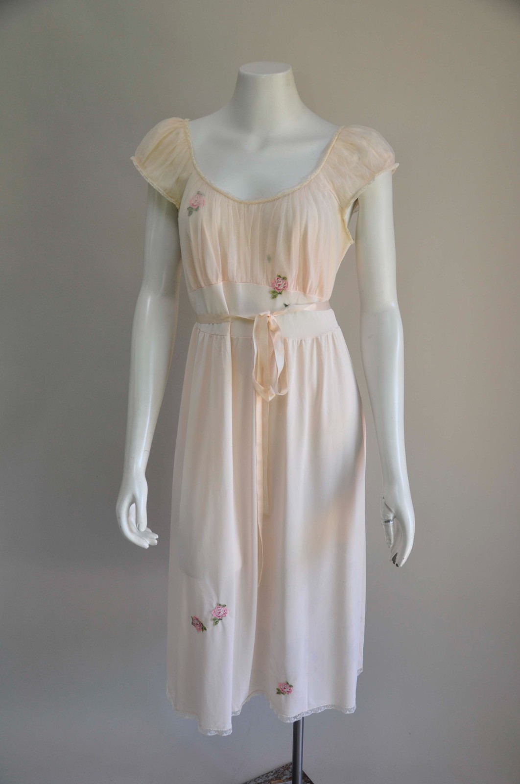 Vintage 1960s Peachy Pink Nylon Nightgown w/ Floral Appliques Belt XS/S