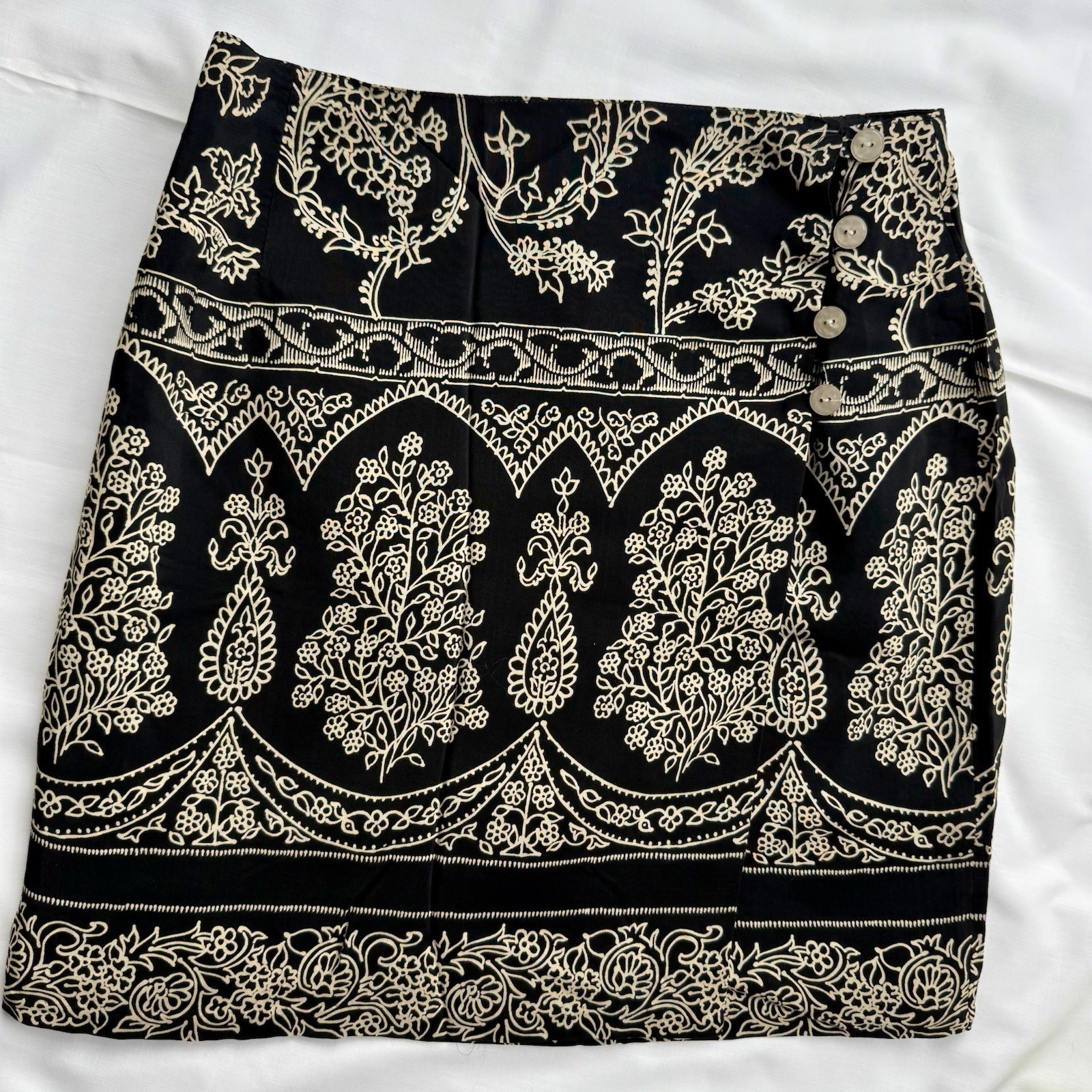 Vintage L’Amodei Floral Wrap Skirt Size 6 Made In Canada Italy Fabric