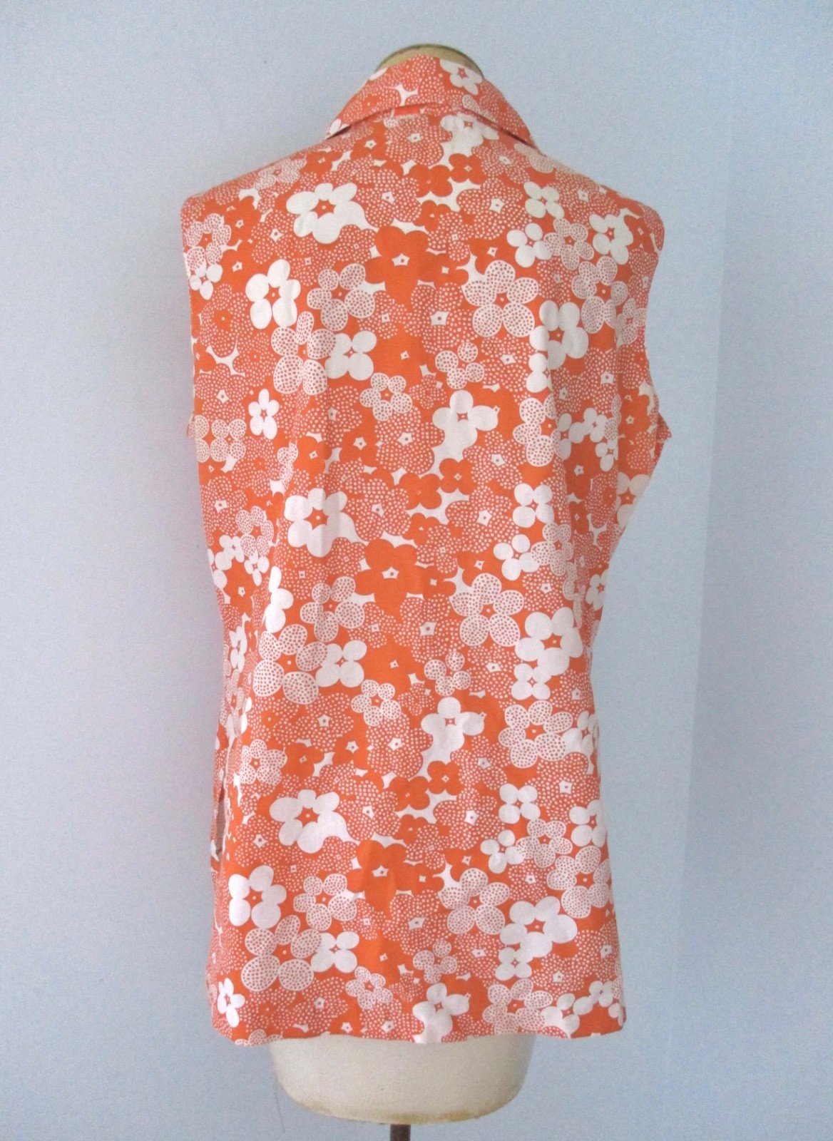 Vtg 60s 70s orange pop art flowers button shell top blouse dagger collar 40