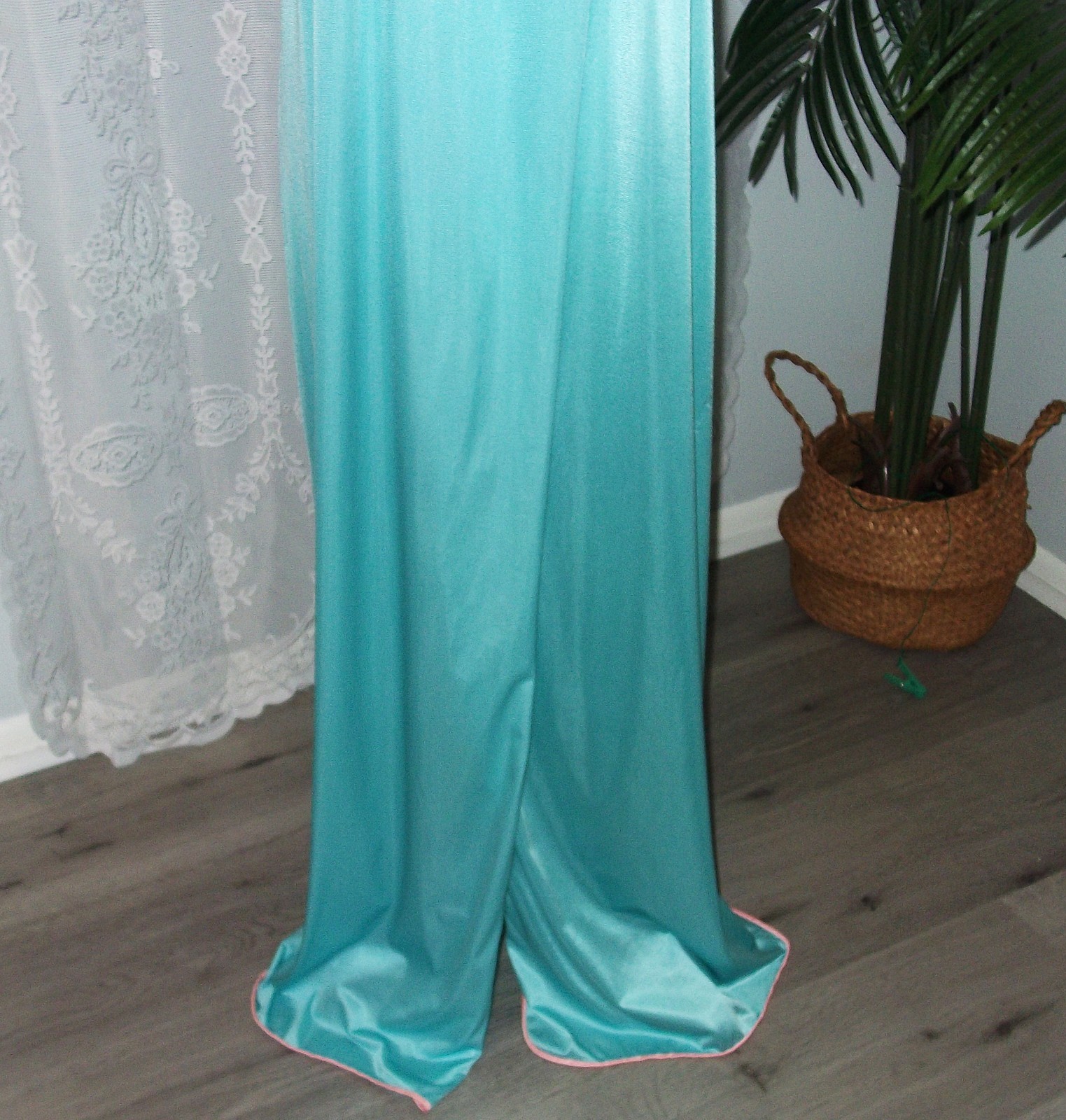 Sm.-Med.”Diane Von Frostenberg” 2 tone,Aqua blue,pink trim,long vtg. nightgown