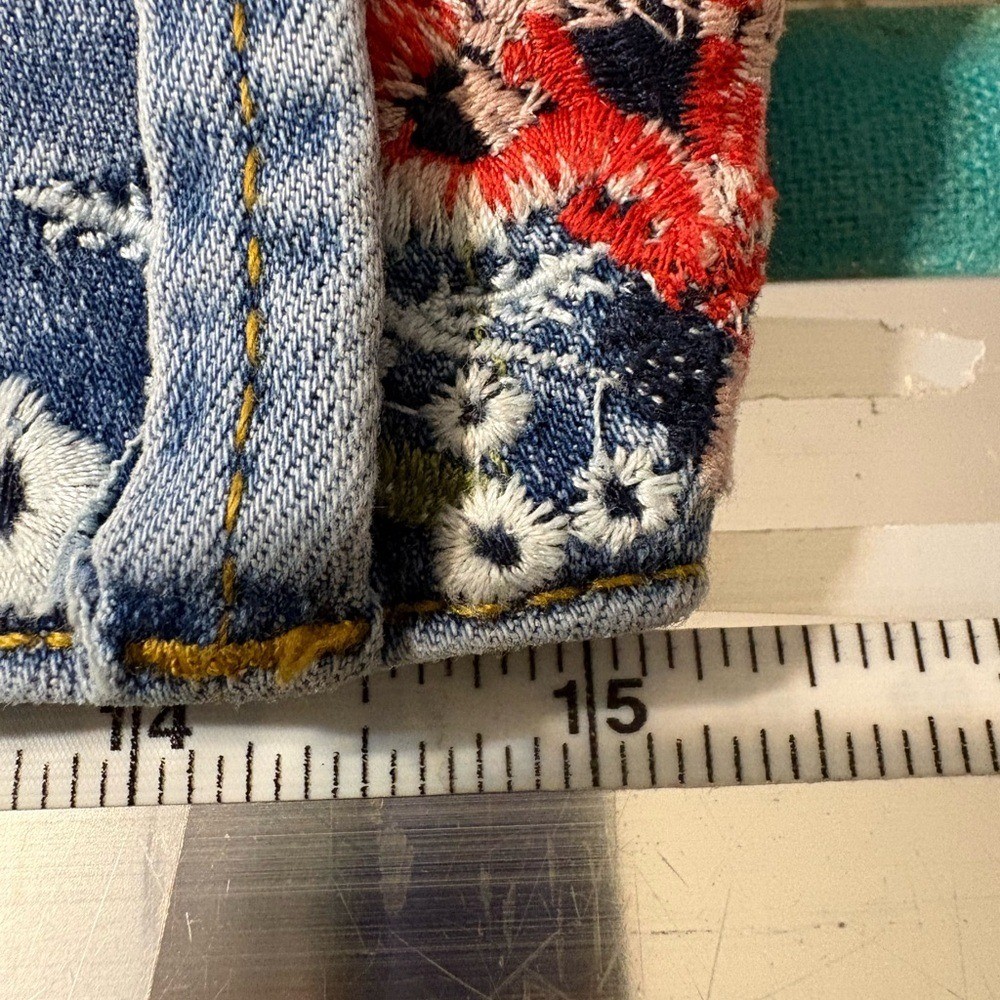 Y2K Style Women’s SZ 30 Embroidered Flared Blue Jeans Floral Flower multi color