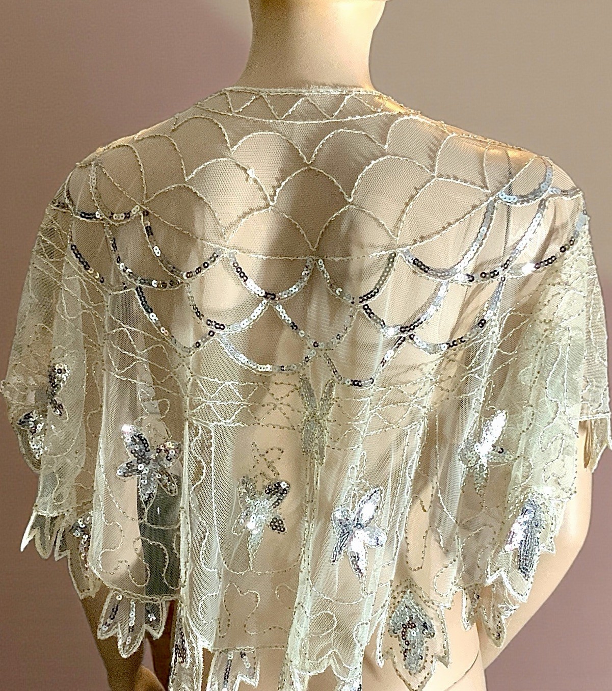 LADIES Winter White Sequined Mesh Shawl Vintage Flapper Style NWOT One Size Adj