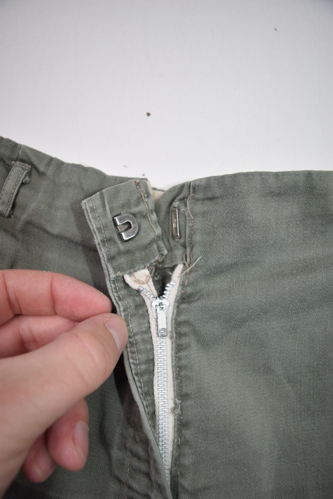 Vintage 70s Shorts Womens 10 28 Pleated High Waist Faded Olive Green Military