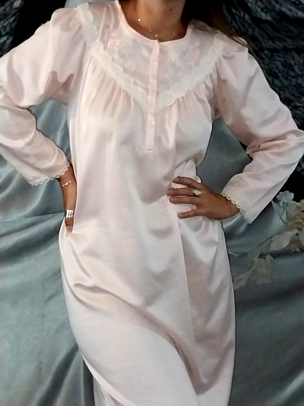 VTG SATIN PINK ANASTASIA EMBRD FLOWERS POETS NIGHTGOWN LACY BUTTON NECK S/M