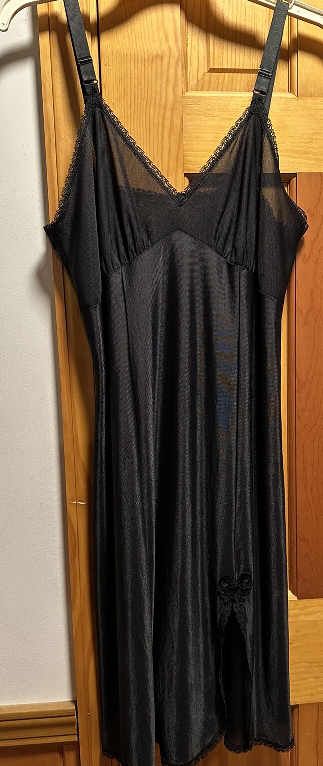 Dutch Maid Full Slip Black Size 32 nylon Vintage Chemise, Made In USA