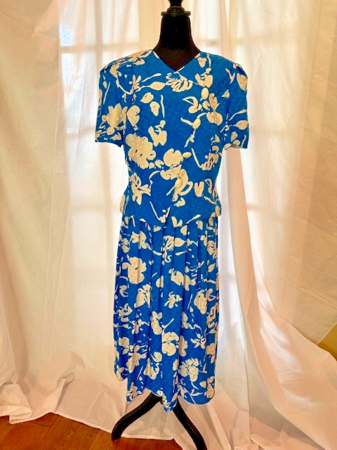 VINTAGE MAGGY LONDON SILK BLUE AND WHITE FLORAL OUTFIT SKIRT JACKET SIZE M 8