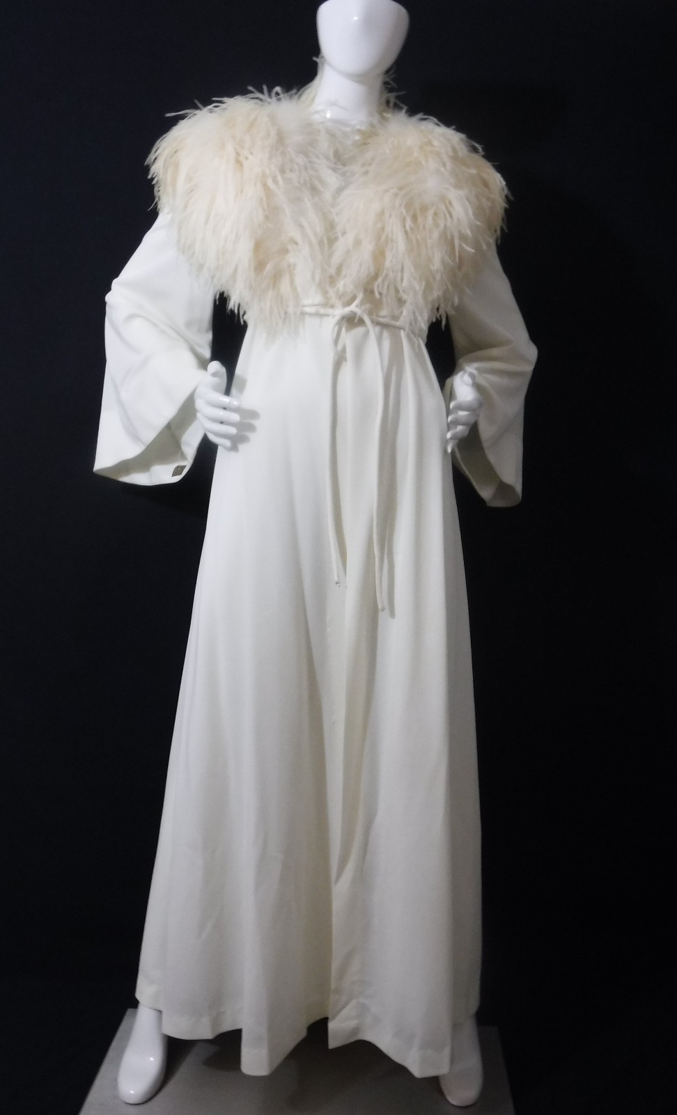 DORIAN by LEO NARDUCCI Stunning/Glamorous New VNT 70 Robe/Wrap Ostrich Feathers!