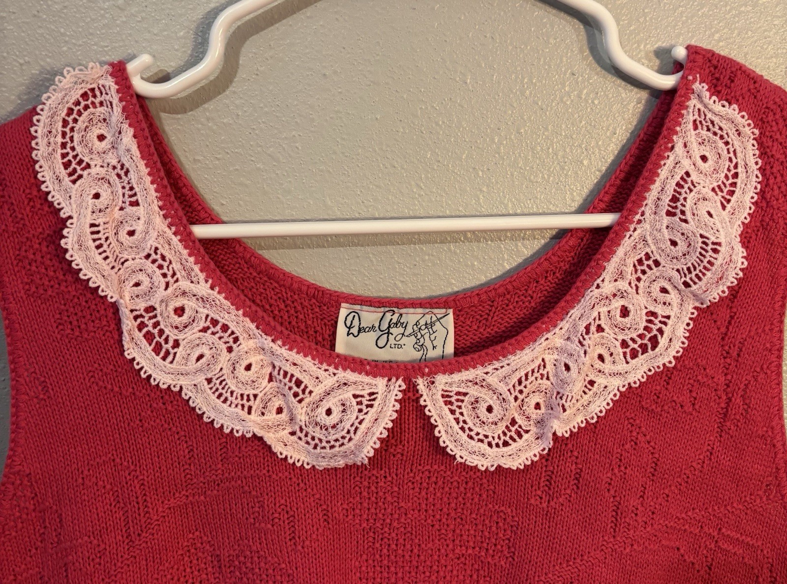 Vintage Dear Abby Knit Sleeveless Pullover Sweater Top White Lace Collar