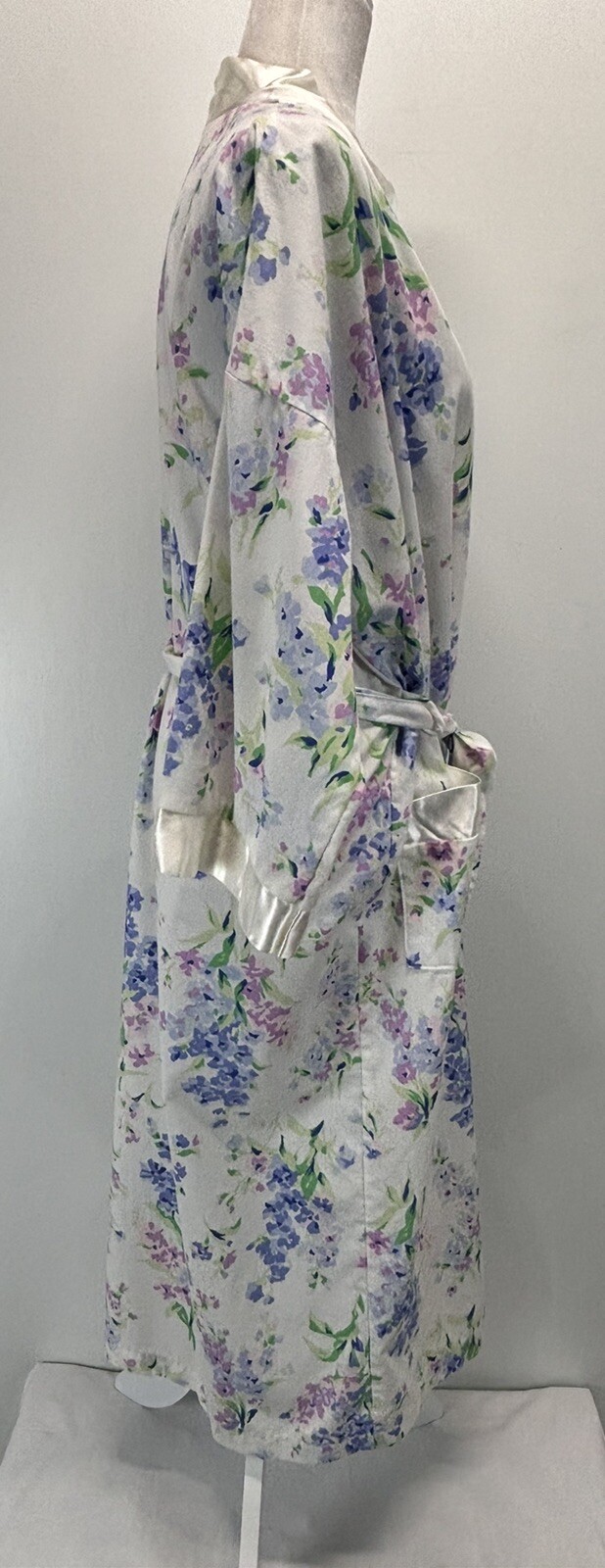 Vtg Appel Floral Robe Women’s Belted Cottagecore 24” Bust Satin Trim