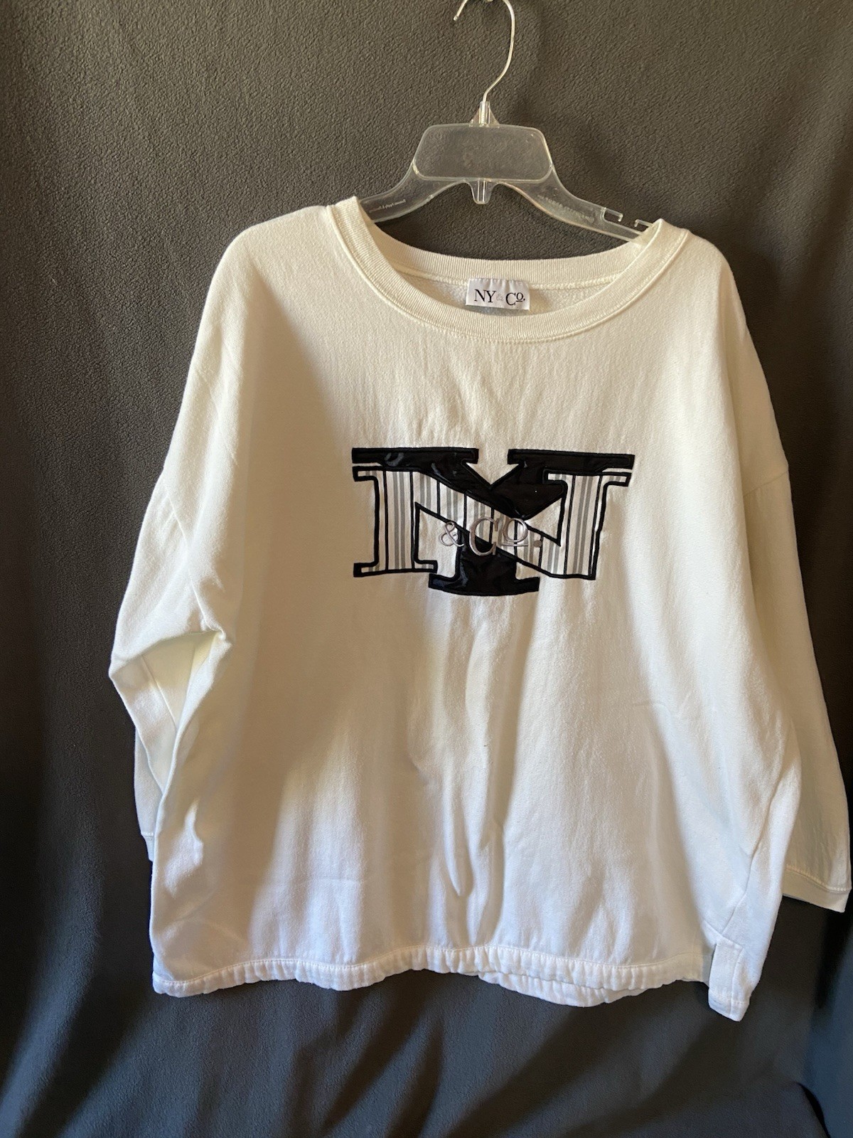 Vintage New York and company white crew neck w black and white logo size large