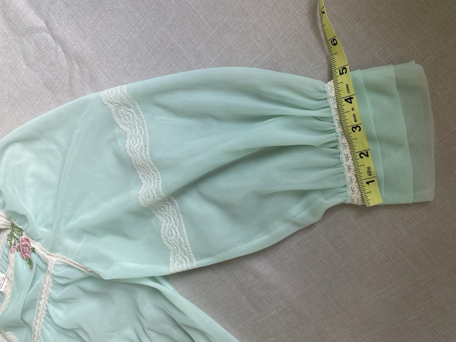 Vtg 1960s to 1970s Slumber Suzy „Dreamwear” peignoir robe Mint Floral Embroidery