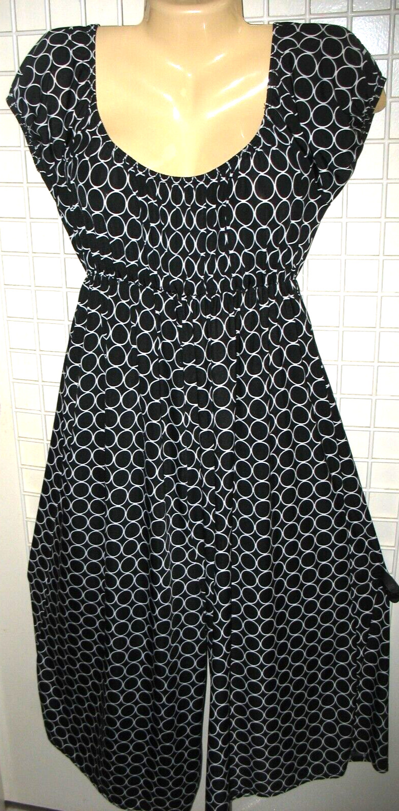 PRETTY YOUG THING – M – BLACK & WHITE – STRECHY 1 PIECE WIDE LEG CAPRI JUMP SUIT