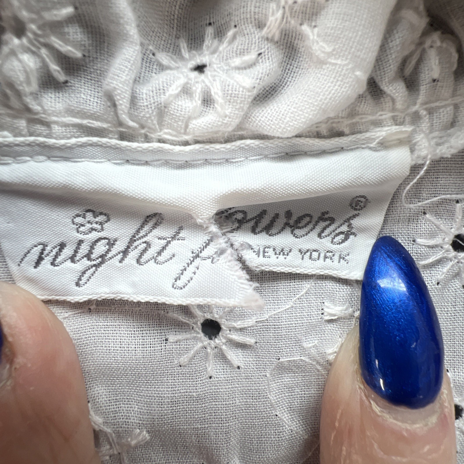 Night Flowers Vtg eyelet Tie Robe Women’s S Ruffled Collar Long Granny Core USA