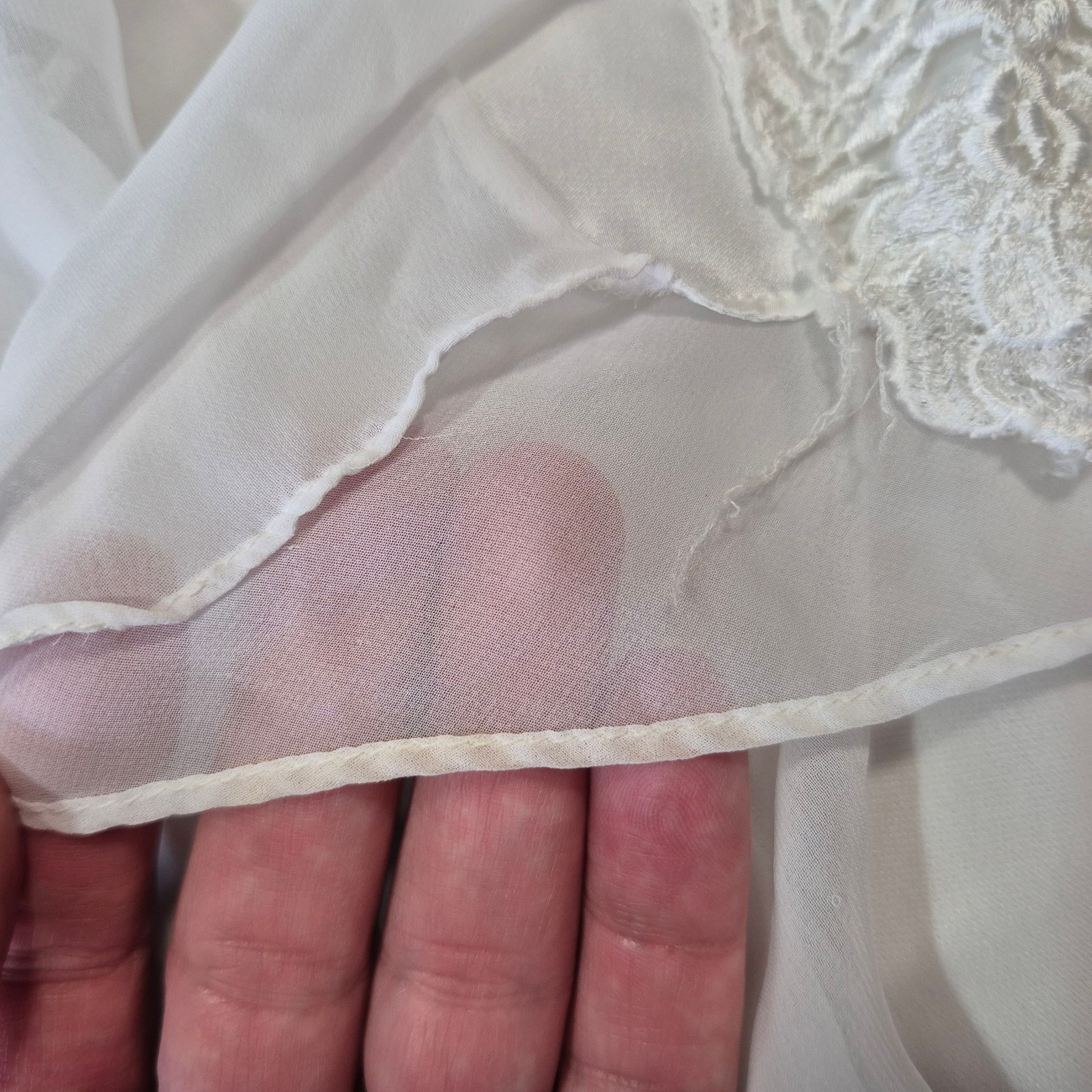 VTG Flora Nikrooz White Silk Chiffon Robe Embroidered Lace Peignoir Bridal L USA