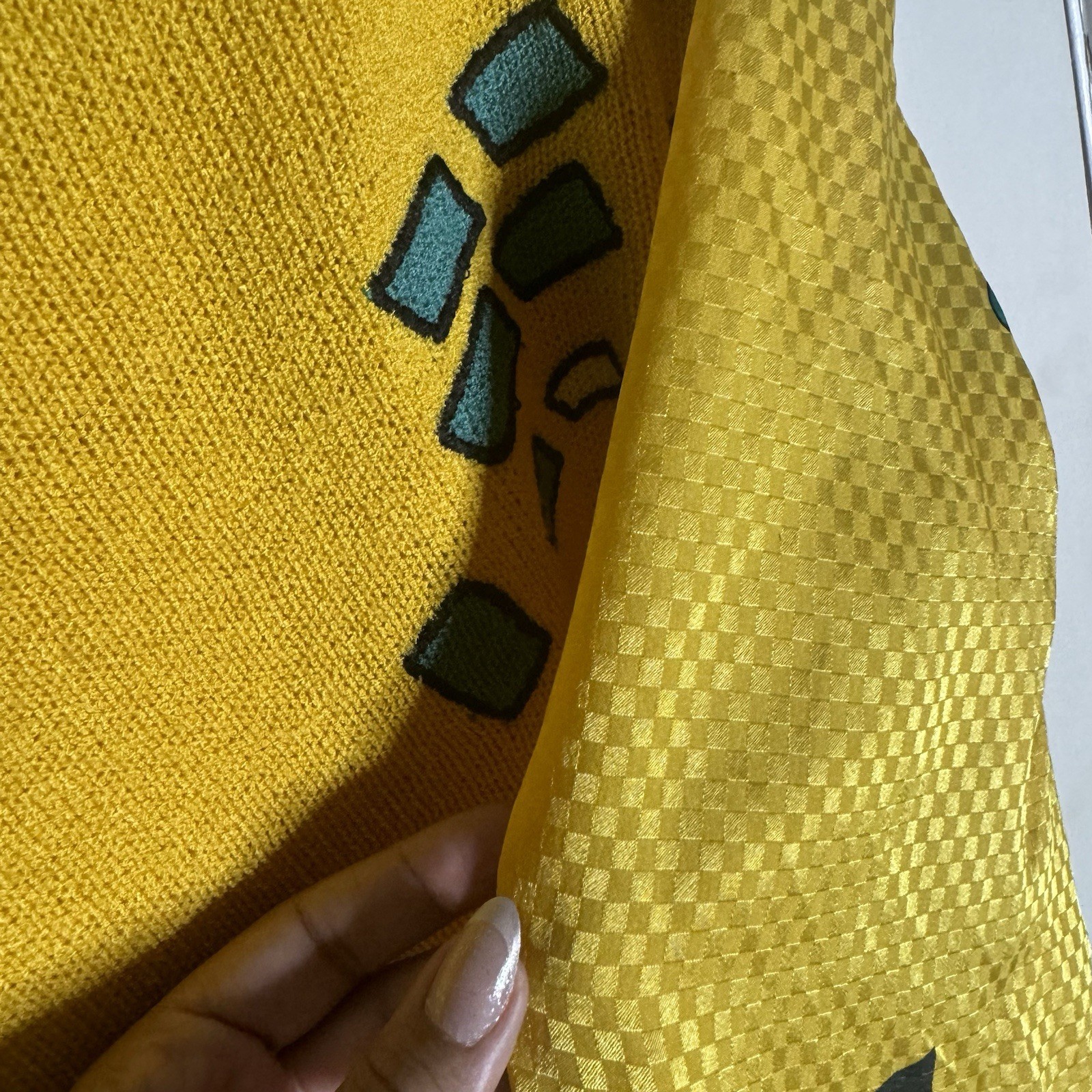 80s 90s Jaymee Papell Yellow blue geometric funky Satin Sleeve sweater Size M #2